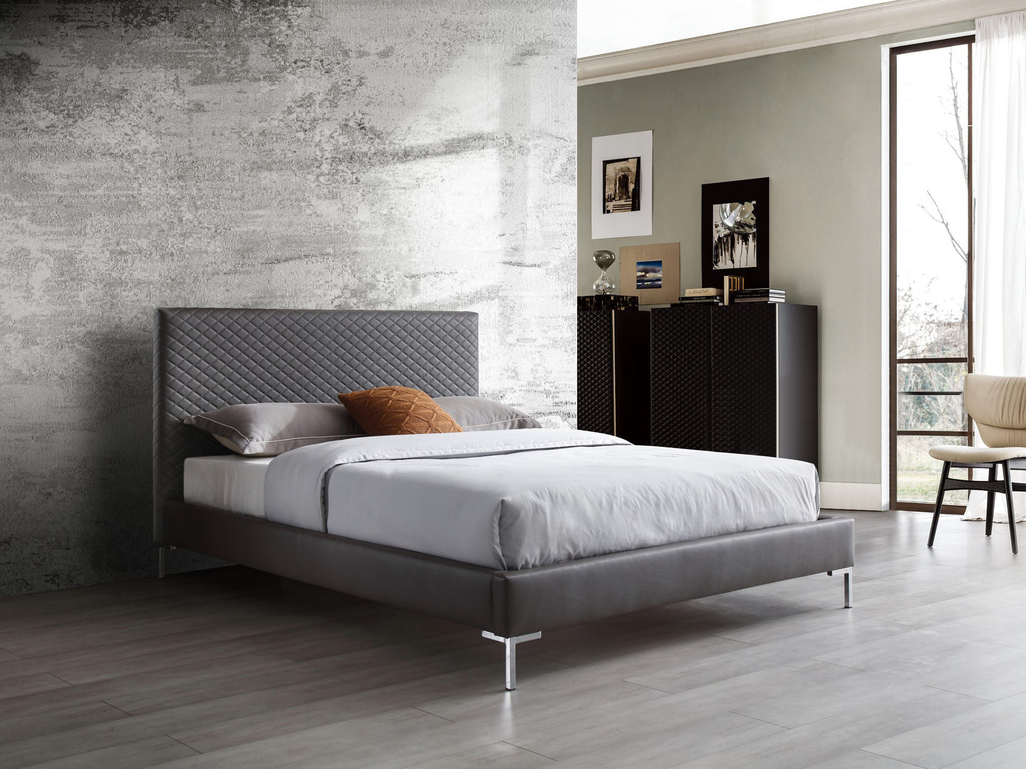 Whiteline Liz Queen Bed in Dark Gray BQ1689P-DGRY