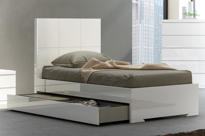 Anna Twin Bed in High Gloss White